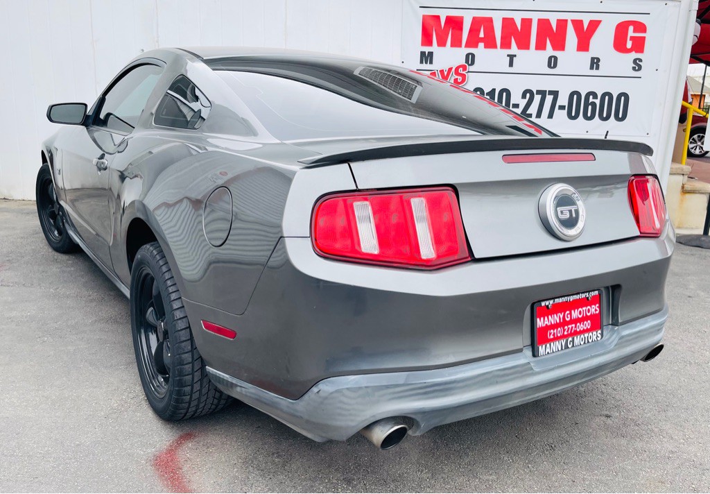 2010 Ford Mustang Image 19