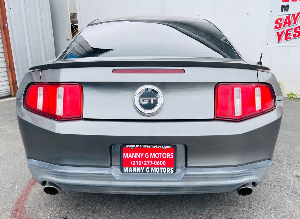 2010 Ford Mustang Image 21