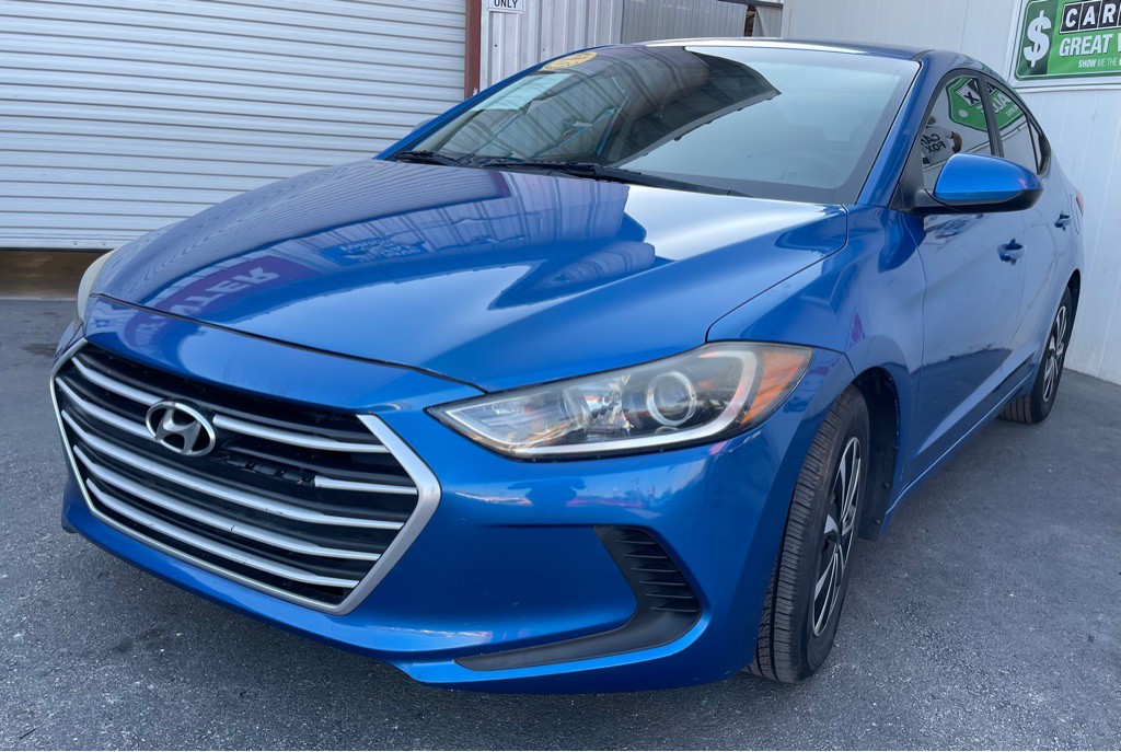 2017 Hyundai Elantra Image 3
