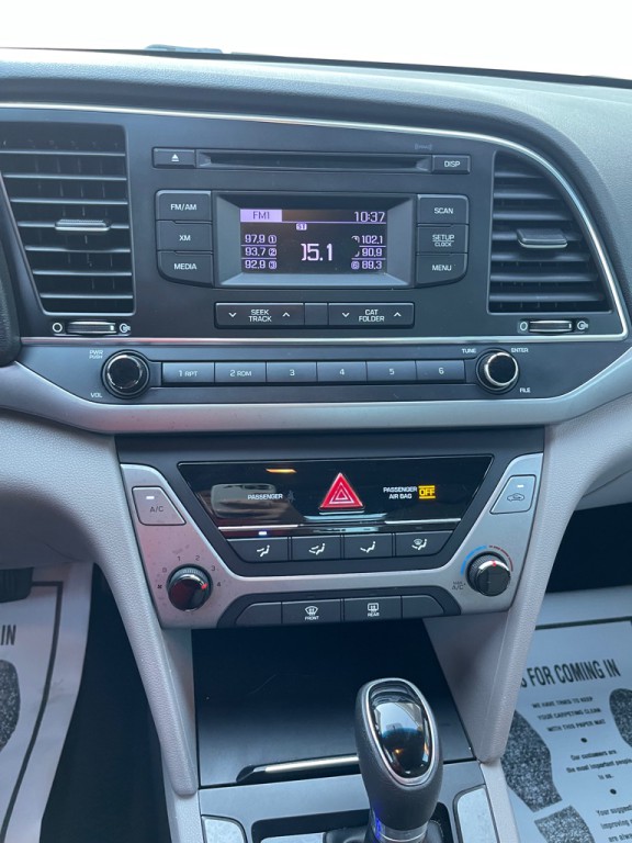 2017 Hyundai Elantra Image 4