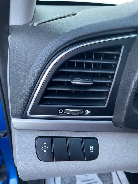 2017 Hyundai Elantra Image 5