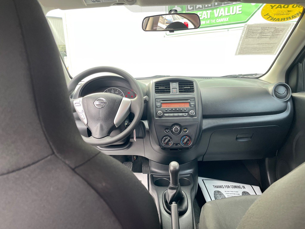 2016 Nissan Versa Image 9