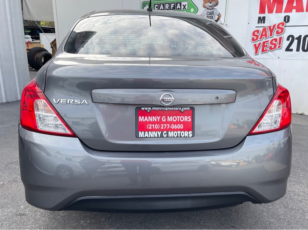 2016 Nissan Versa Image 12