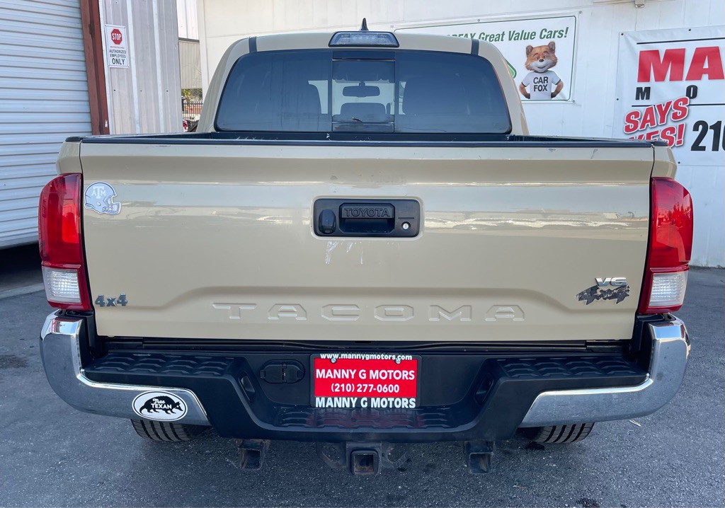 2017 Toyota Tacoma Image 14