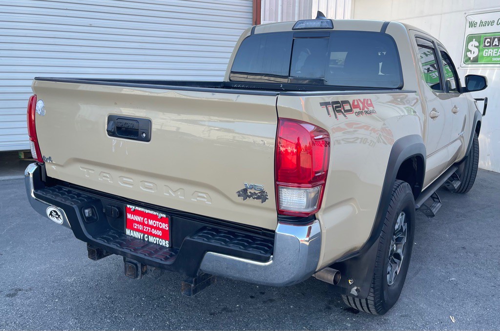 2017 Toyota Tacoma Image 15