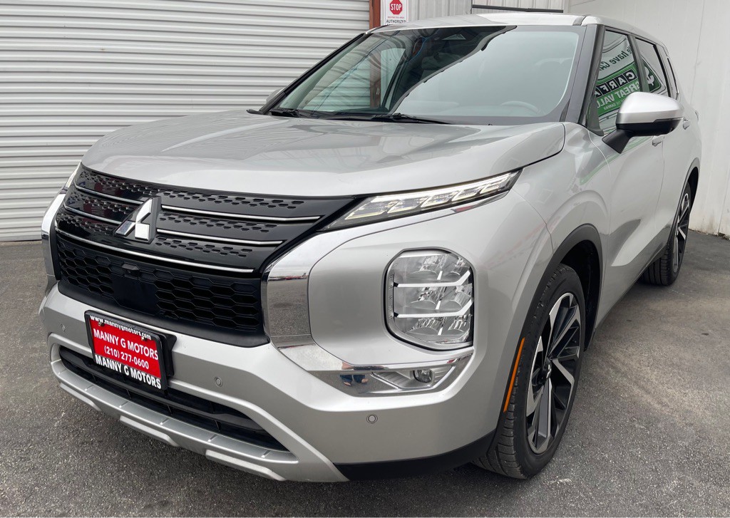 2022 Mitsubishi Outlander Image 3