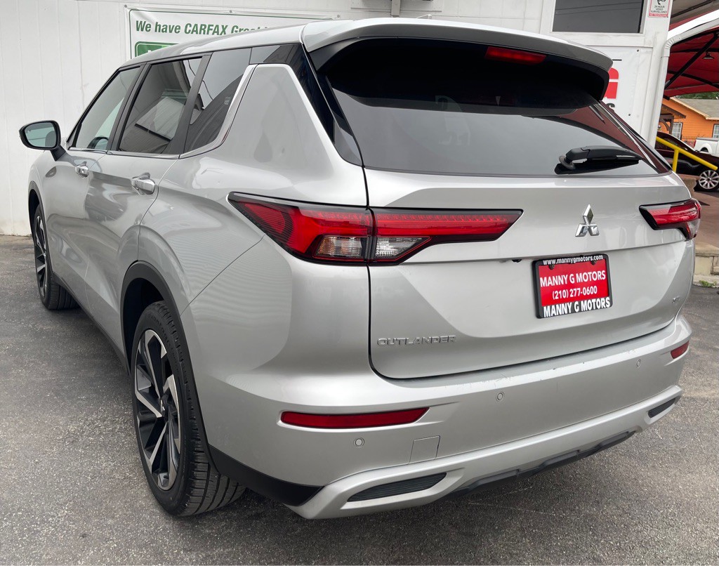 2022 Mitsubishi Outlander Image 12