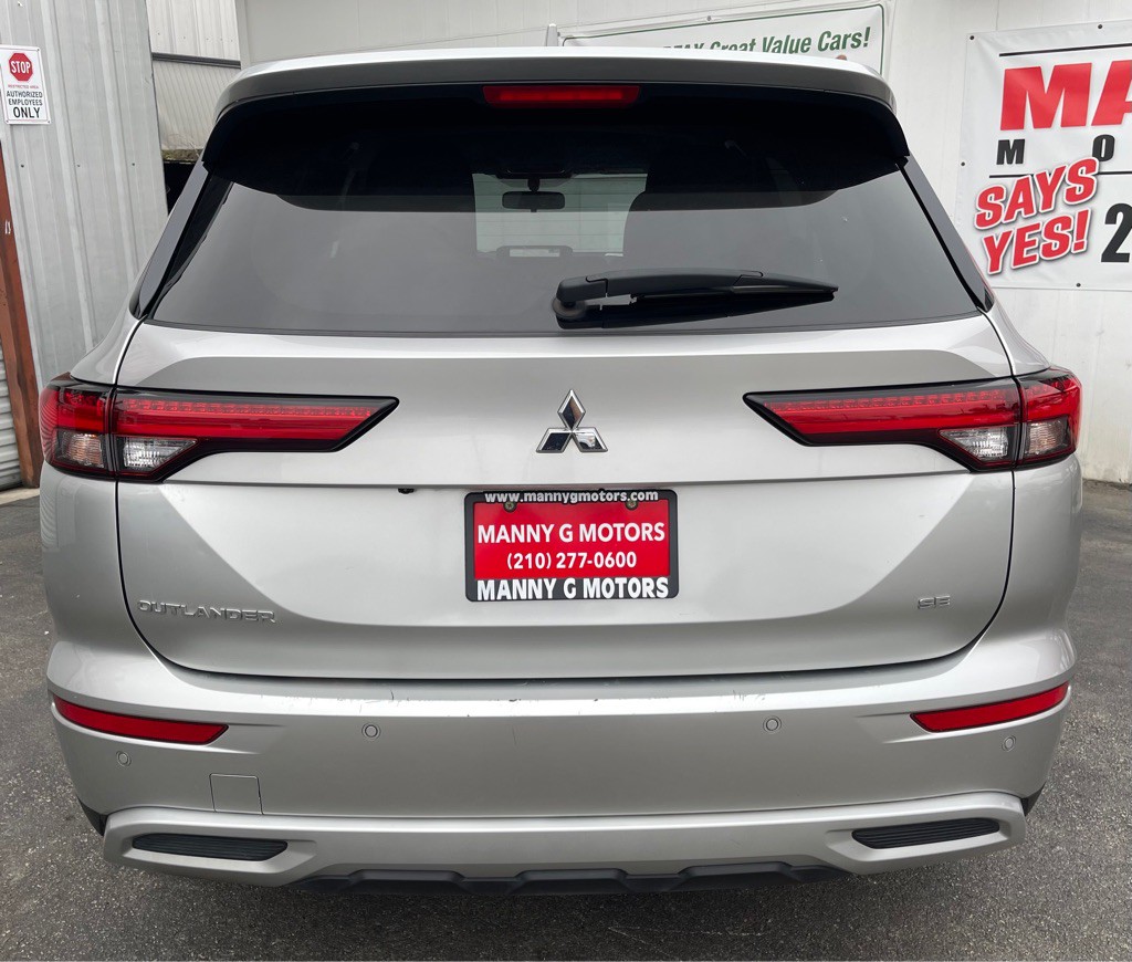 2022 Mitsubishi Outlander Image 15