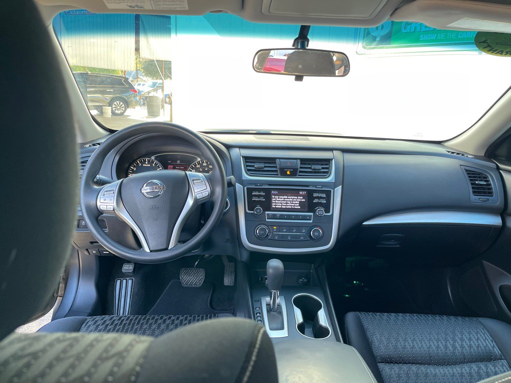 2016 Nissan Altima Image 9