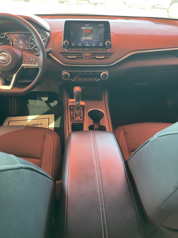 2022 Nissan Altima Image 9