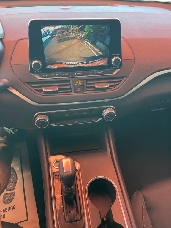 2022 Nissan Altima Image 10