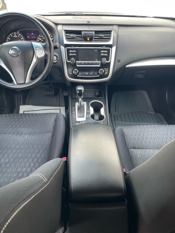 2018 Nissan Altima Image 9