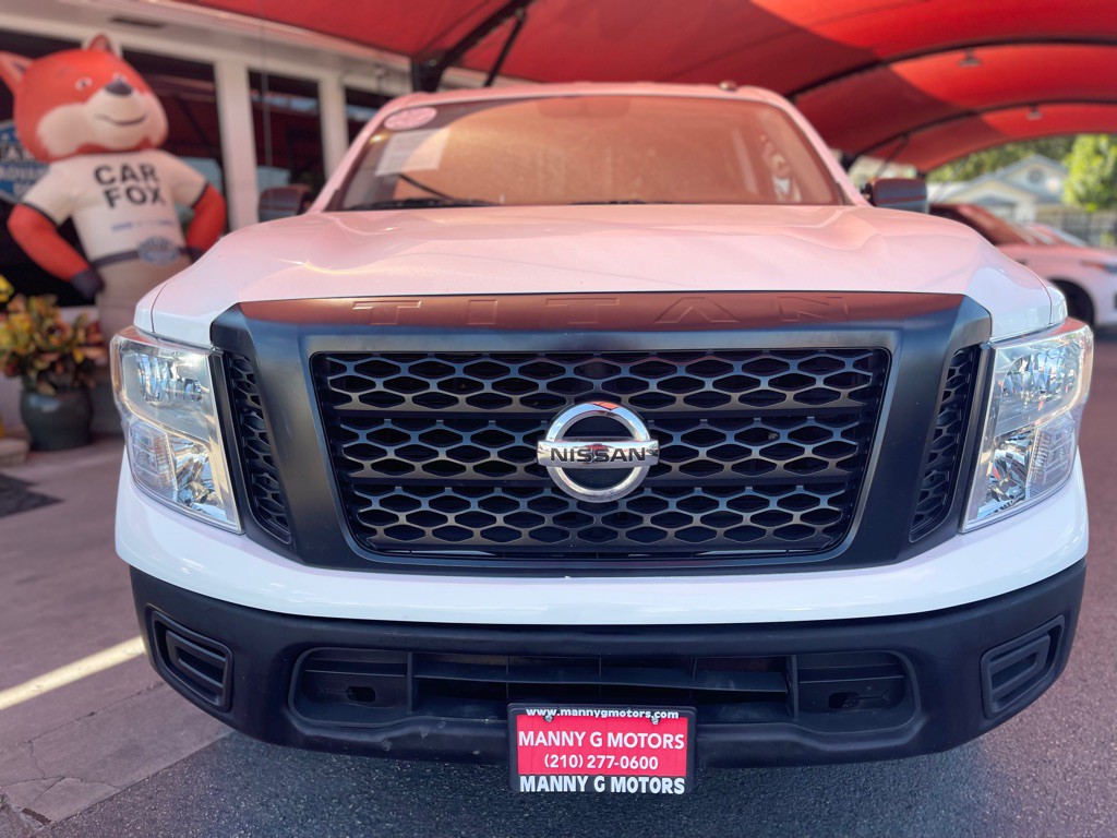 2019 Nissan Titan Image 2