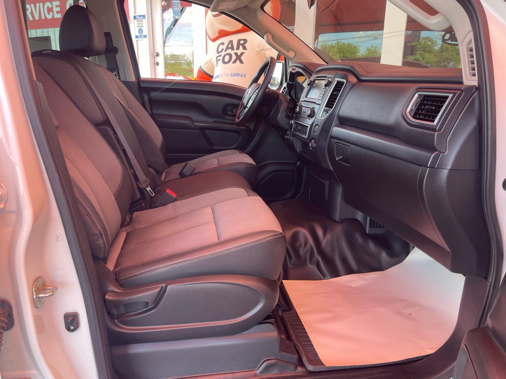 2019 Nissan Titan Image 17