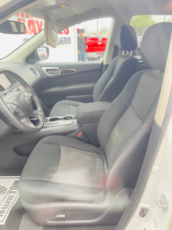 2017 Nissan Pathfinder Image 10
