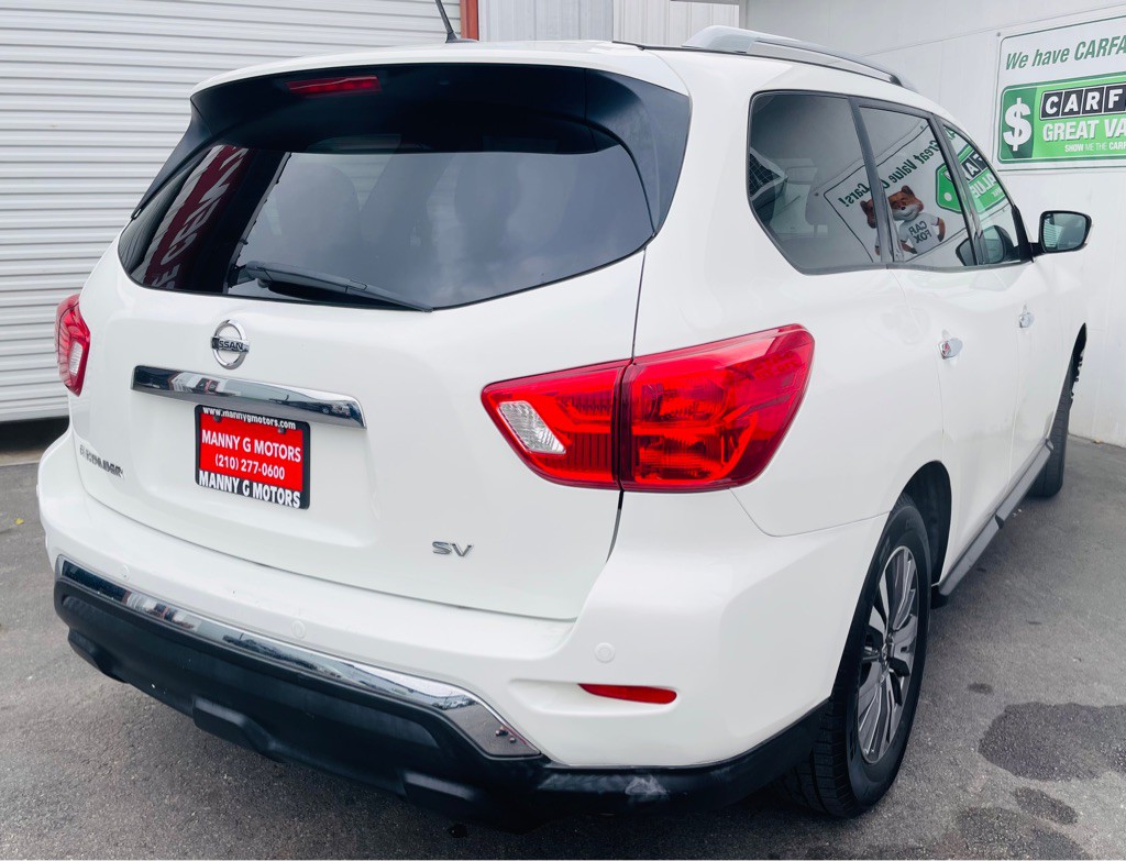 2017 Nissan Pathfinder Image 16