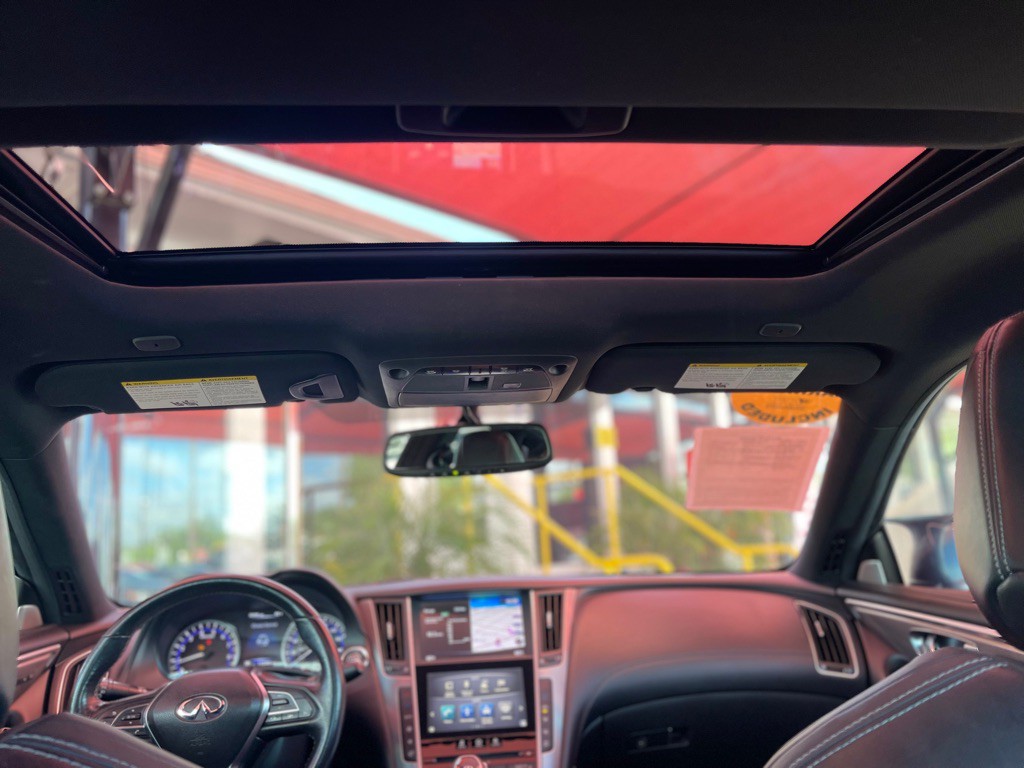 2017 INFINITI Q60 Image 8