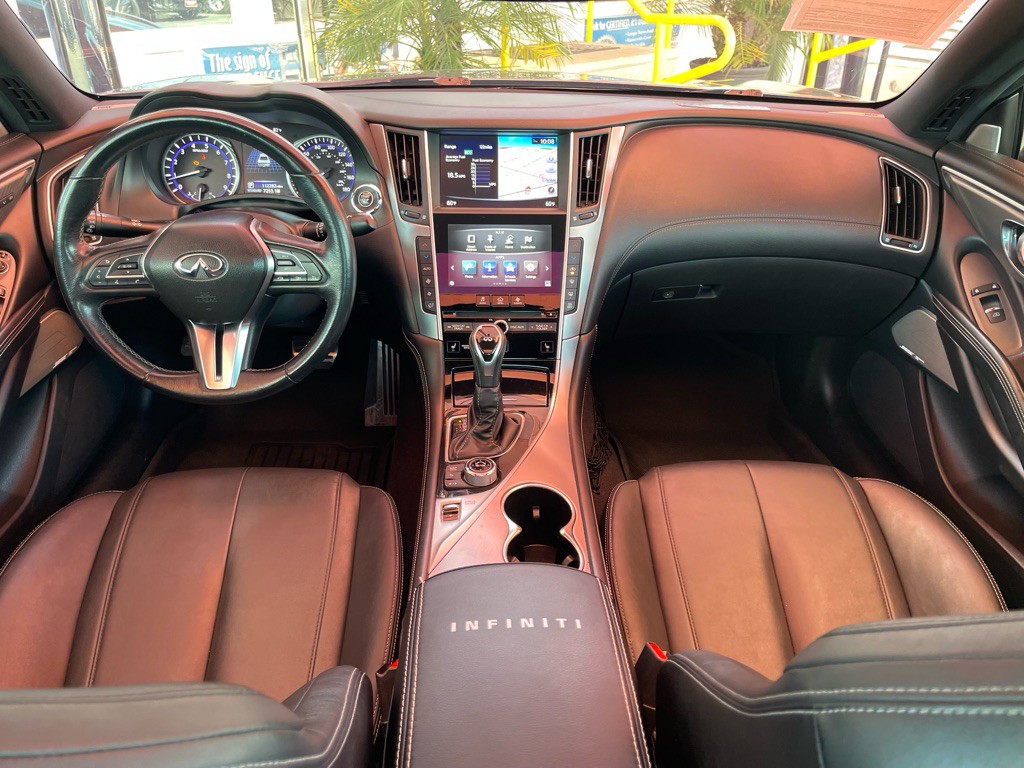 2017 INFINITI Q60 Image 9