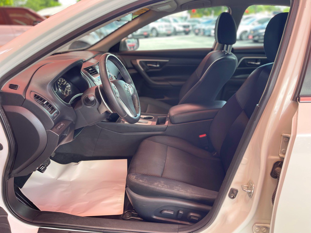 2018 Nissan Altima Image 8