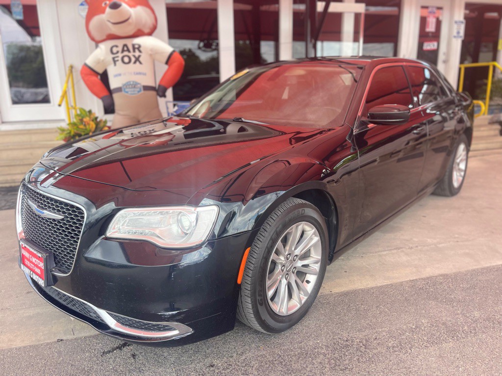 2018 Chrysler 300 Image 3