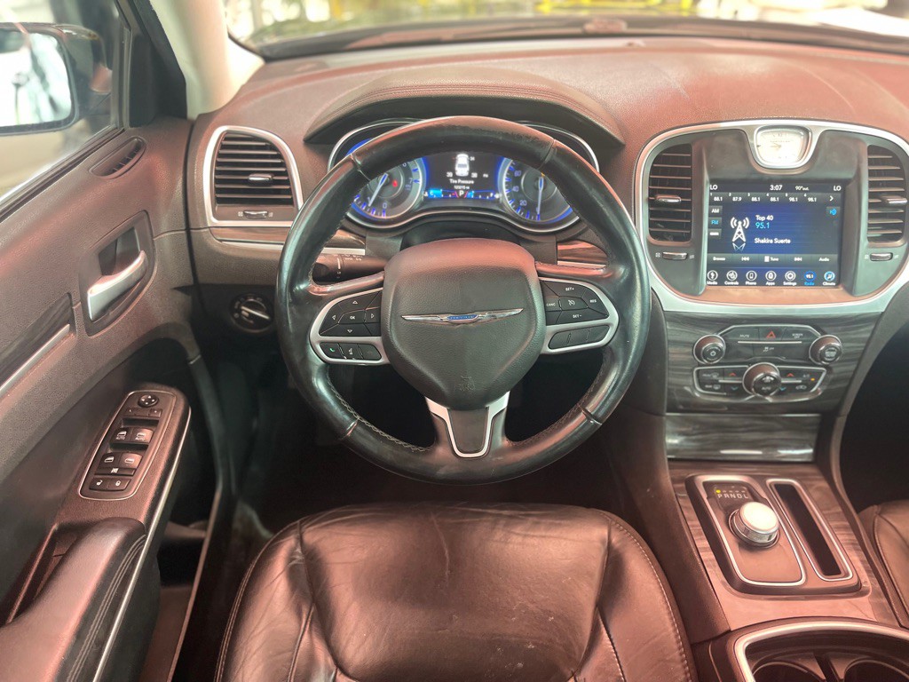 2018 Chrysler 300 Image 5