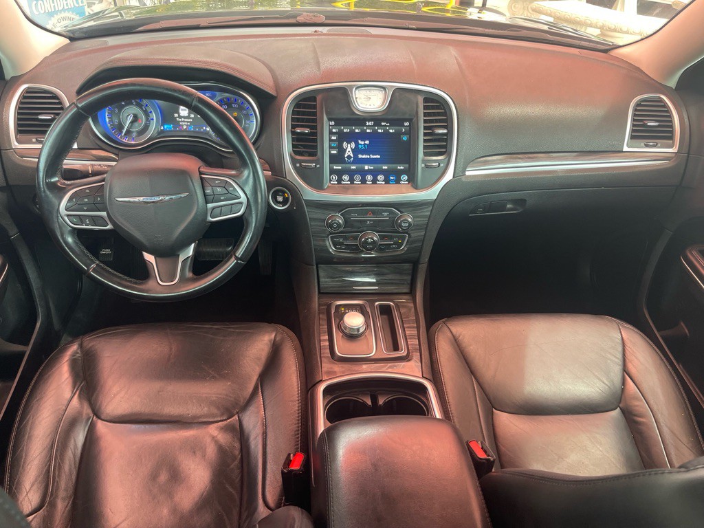 2018 Chrysler 300 Image 6