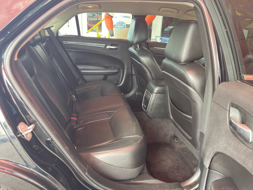 2018 Chrysler 300 Image 11