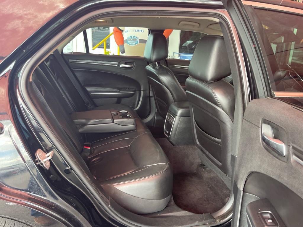 2018 Chrysler 300 Image 12