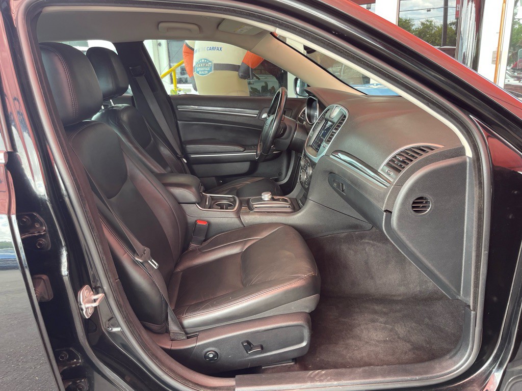 2018 Chrysler 300 Image 13