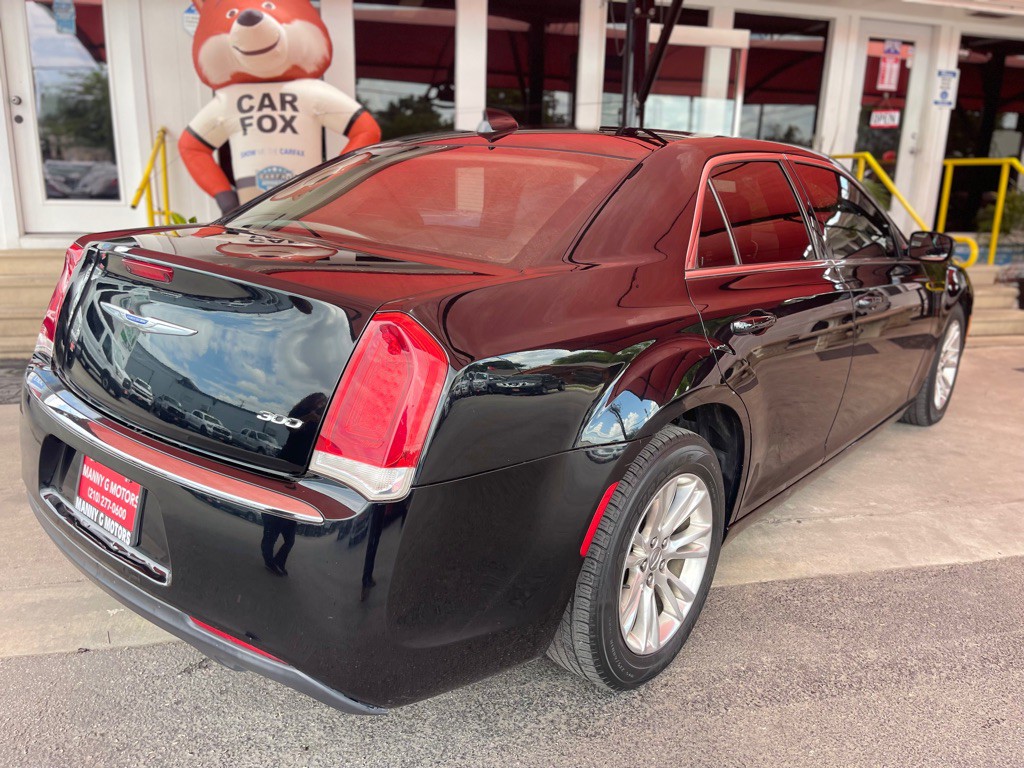 2018 Chrysler 300 Image 14