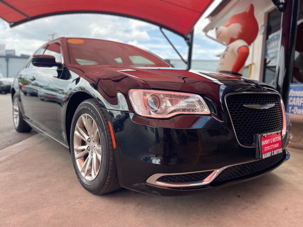 2018 Chrysler 300 Image 15
