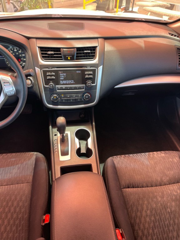 2018 Nissan Altima Image 10