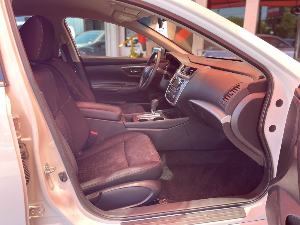 2018 Nissan Altima Image 18