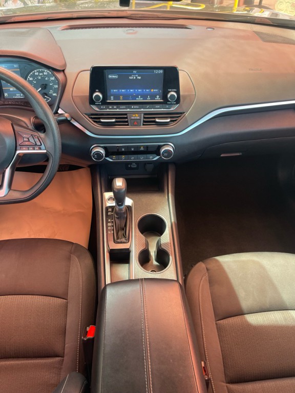 2022 Nissan Altima Image 8