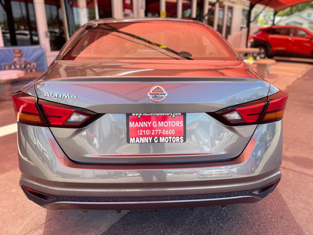 2022 Nissan Altima Image 11