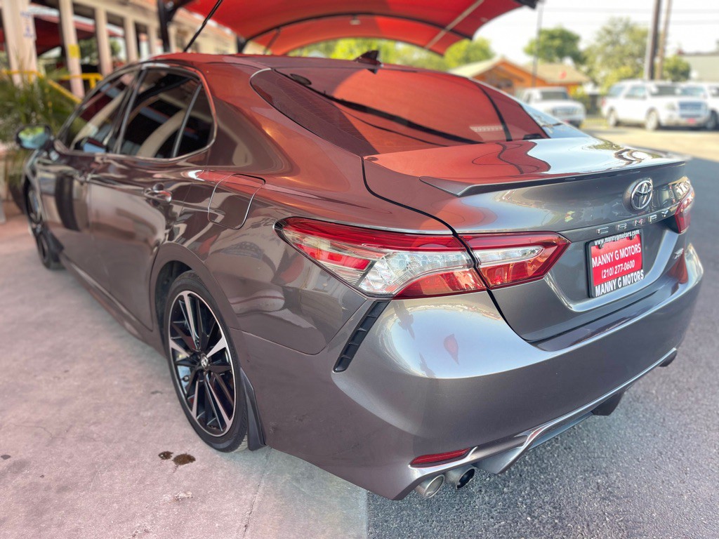2019 Toyota Camry Image 14
