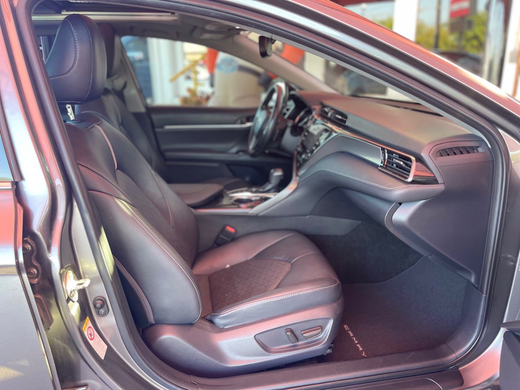 2019 Toyota Camry Image 18