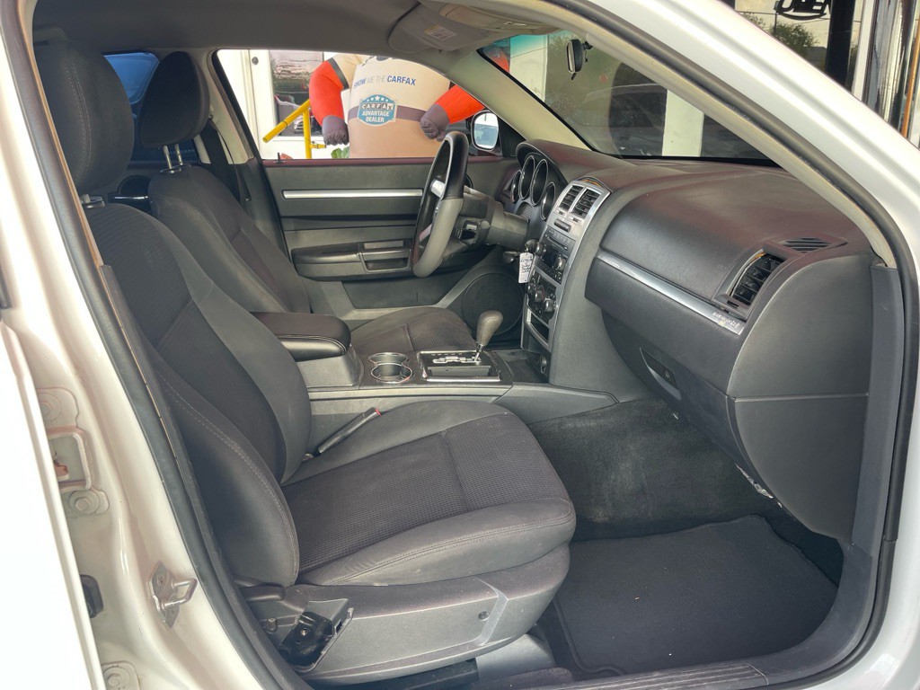 2010 Dodge Charger Image 12