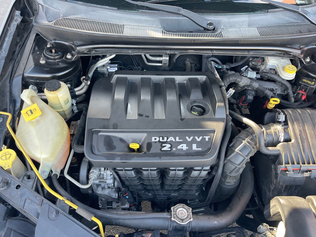 2012 Chrysler 200 Image 3