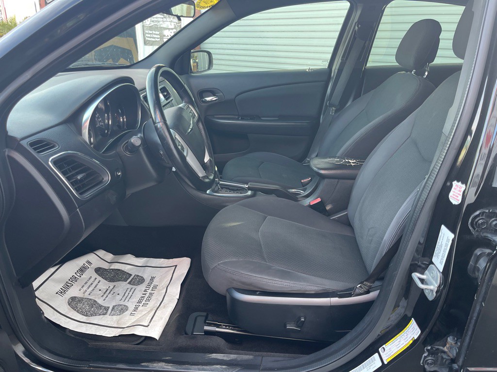 2012 Chrysler 200 Image 5