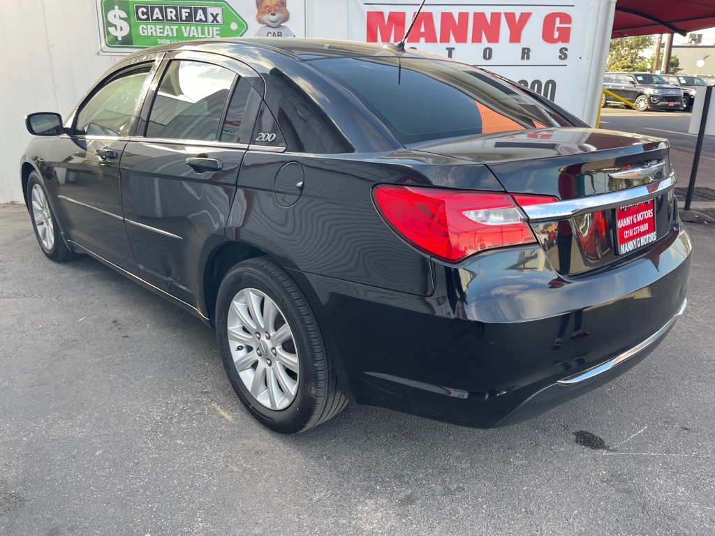2012 Chrysler 200 Image 8