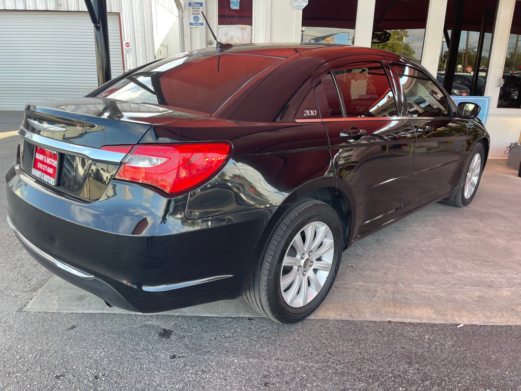 2012 Chrysler 200 Image 11