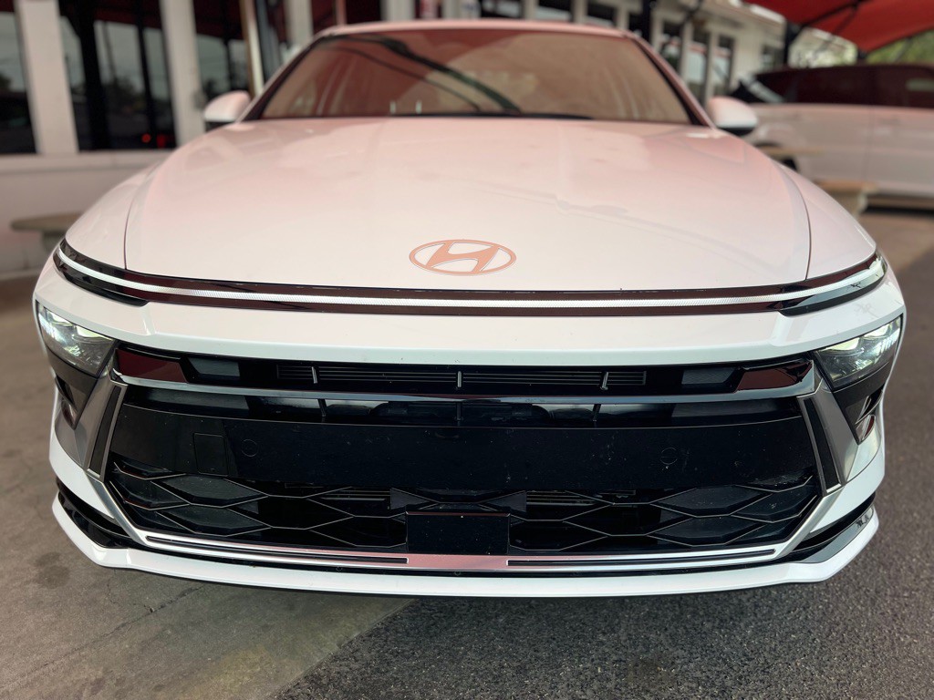 2025 Hyundai Sonata Image 2