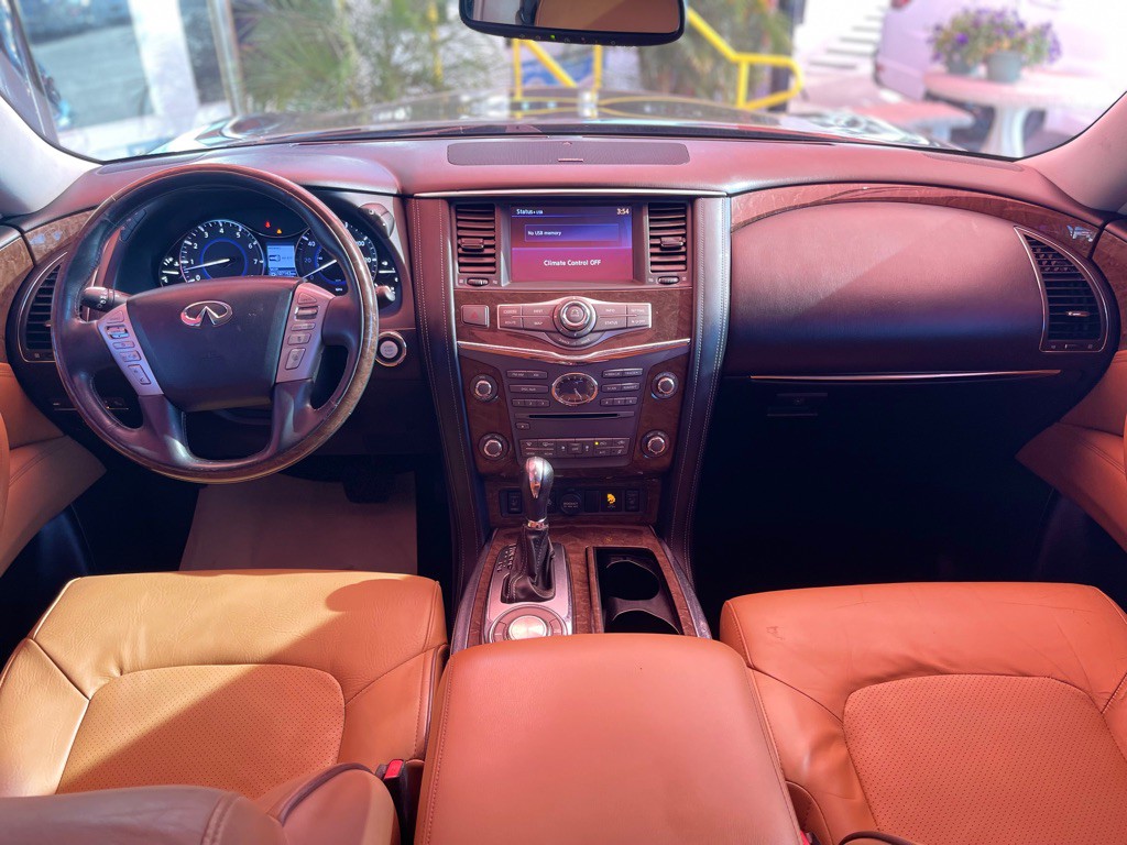 2017 INFINITI QX80 Image 7