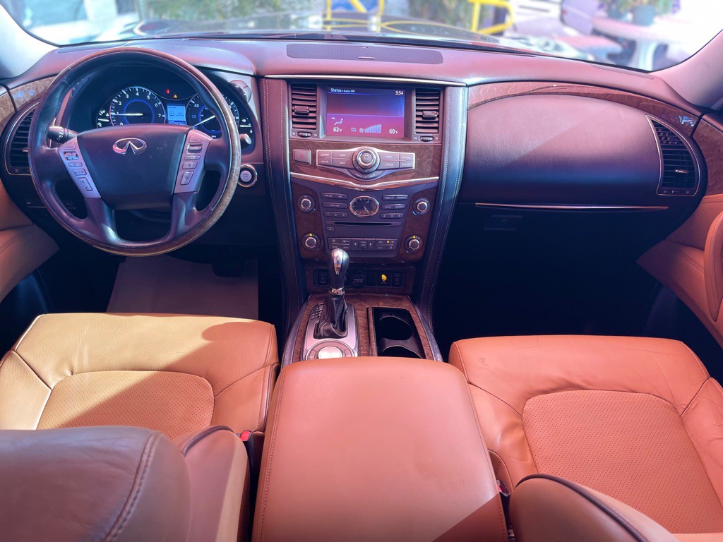 2017 INFINITI QX80 Image 8