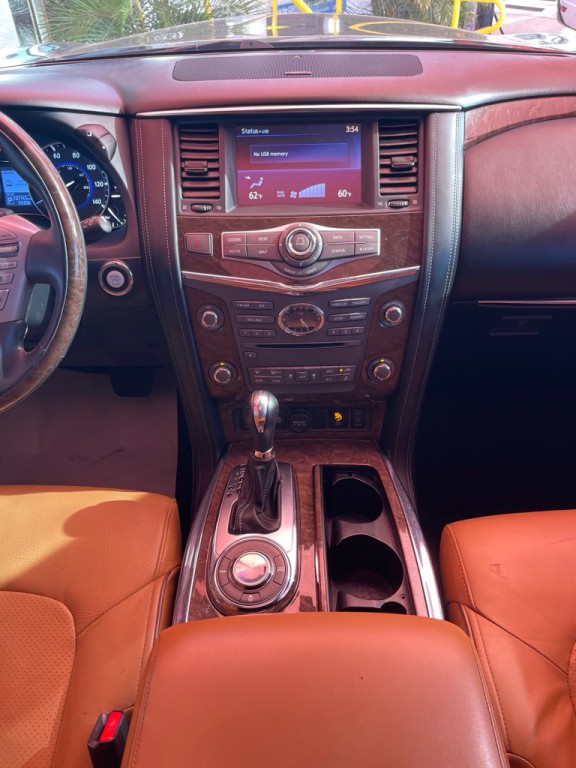 2017 INFINITI QX80 Image 9