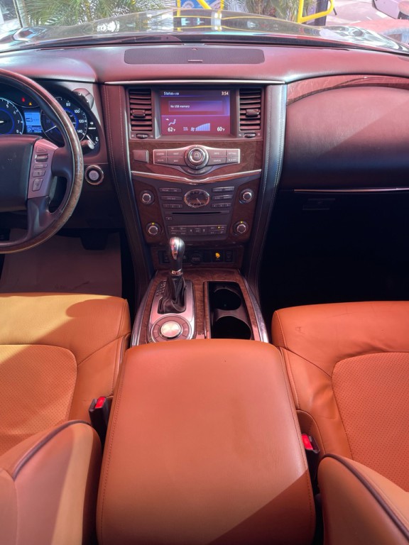 2017 INFINITI QX80 Image 10