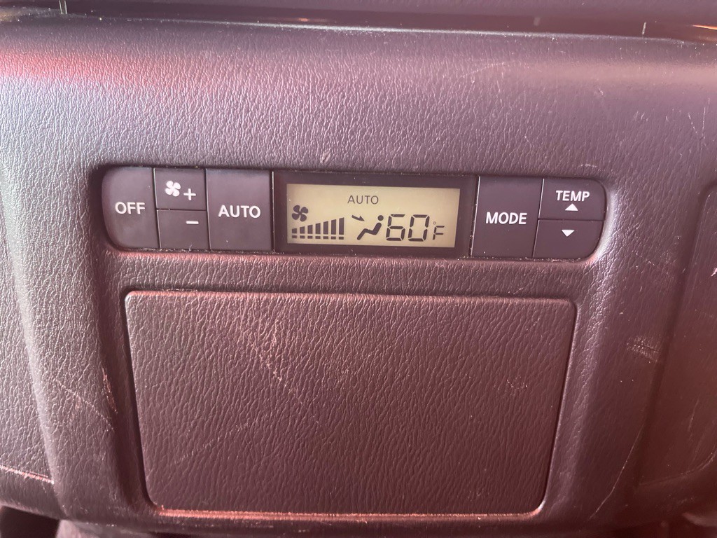 2017 INFINITI QX80 Image 12