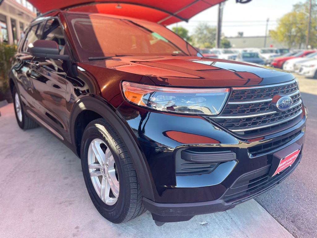 2022 Ford Explorer Image 1
