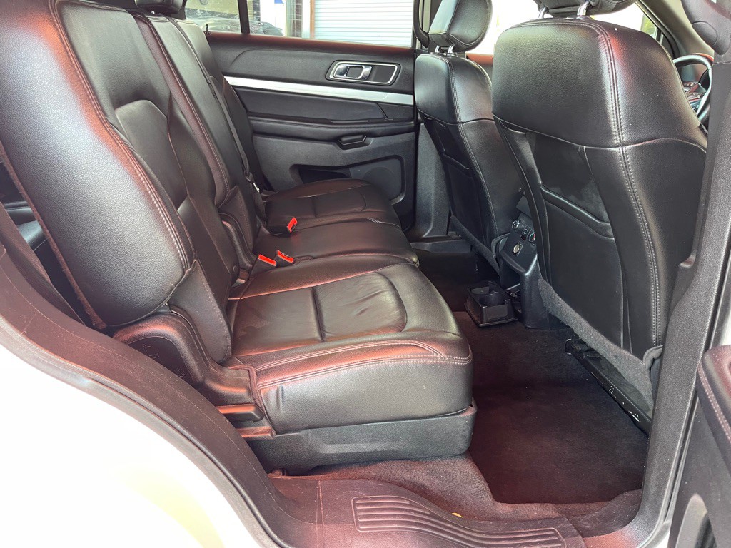 2016 Ford Explorer Image 18